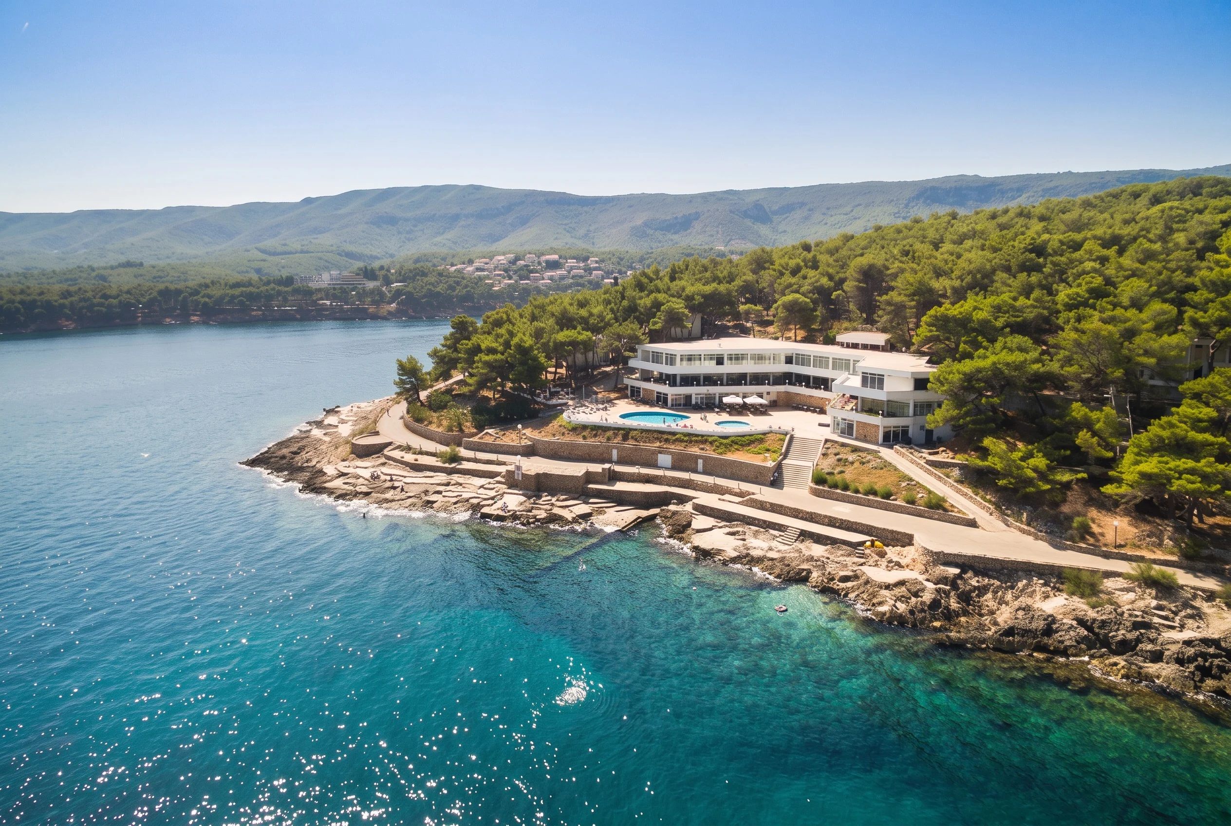 Fontana Resort, Jelsa — rooms for 2–4 camp participants.